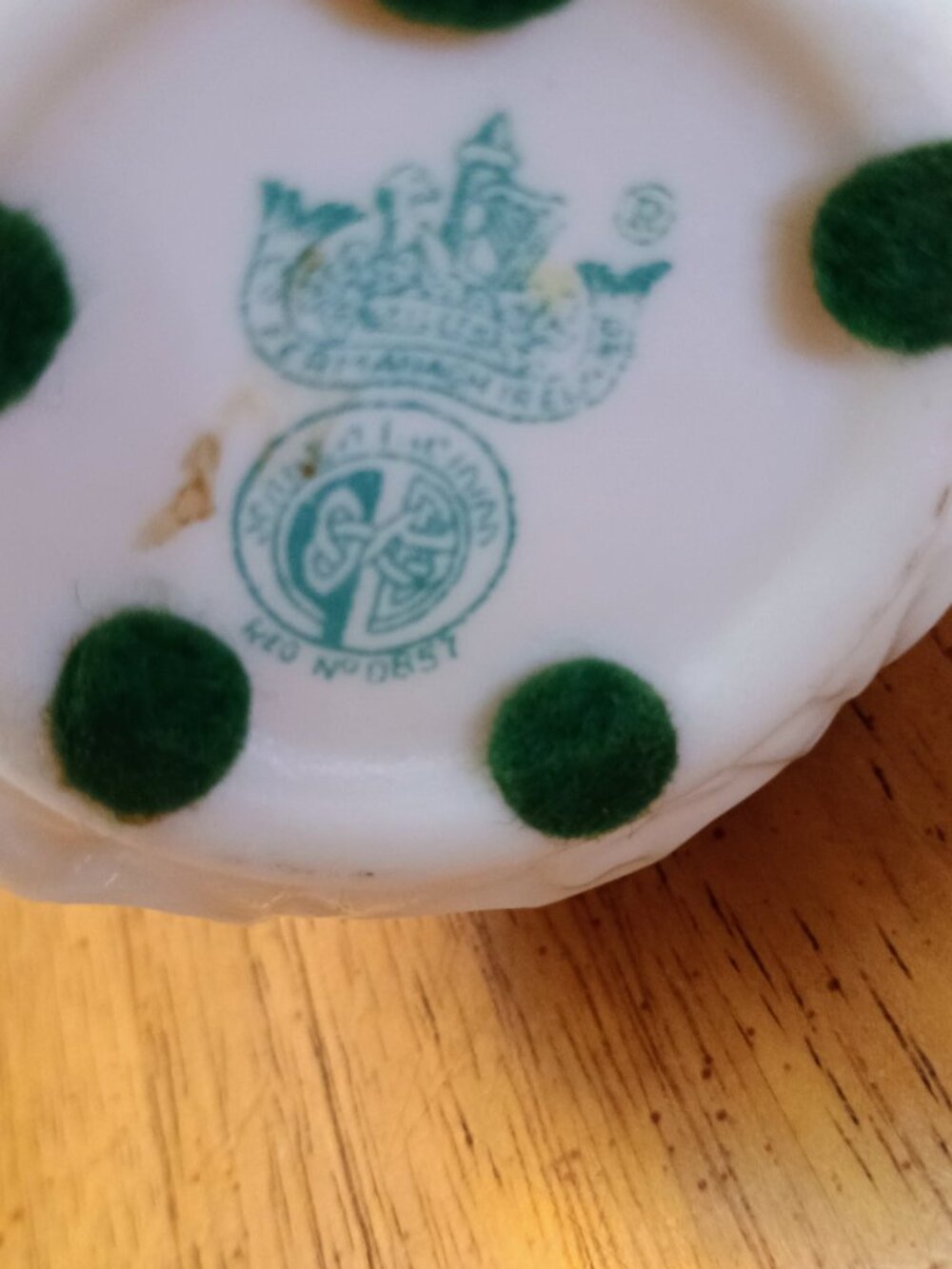 Belleek Ireland "Dolphin Spill Vase" in fine Parian china - Picture 3 of 3